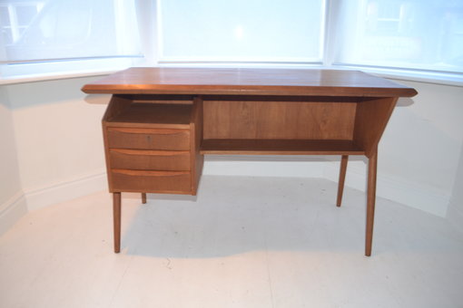 Gunnar Nielsen Tibergaard Desk